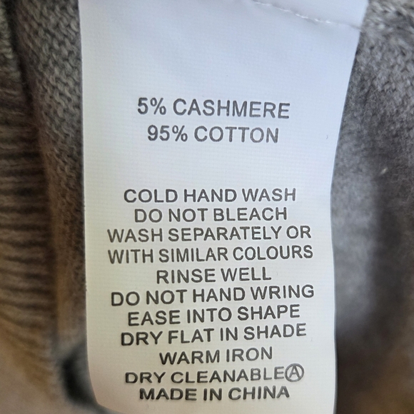 Zaket & Plover Gray V-Neck Sweater with Orange and White Heart Accents Size S - Picture 6 of 6